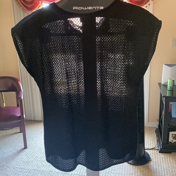 Black top - Picture 3 of 6